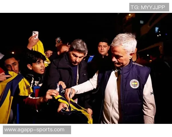 德甲多队关注费内巴切中场希曼斯基冬窗或迎来转会机会 德甲多队关注费内巴切中场希曼斯基冬窗或迎来转会机会