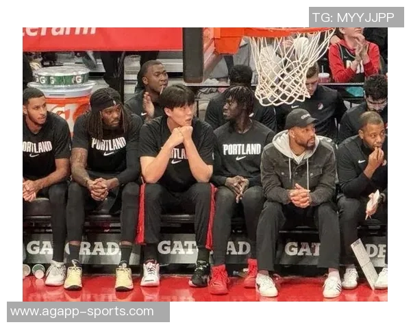 开拓者前线记者小傅期待小杨在篮球场上展现真实自我的那一天